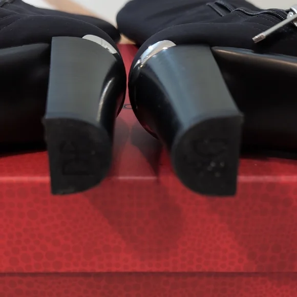 Donald J. Pliner Elegant Black Heeled Boots - Picture 7 of 11